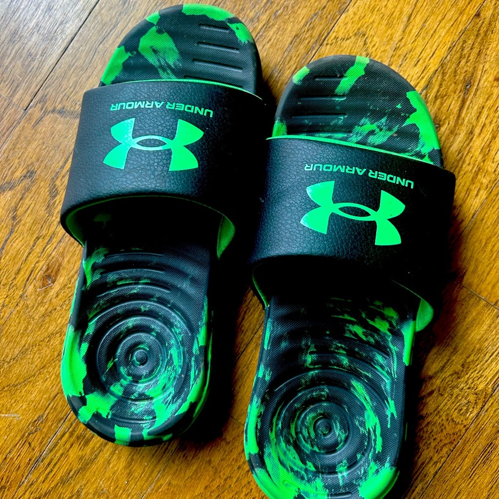 Boys youth slides size 2